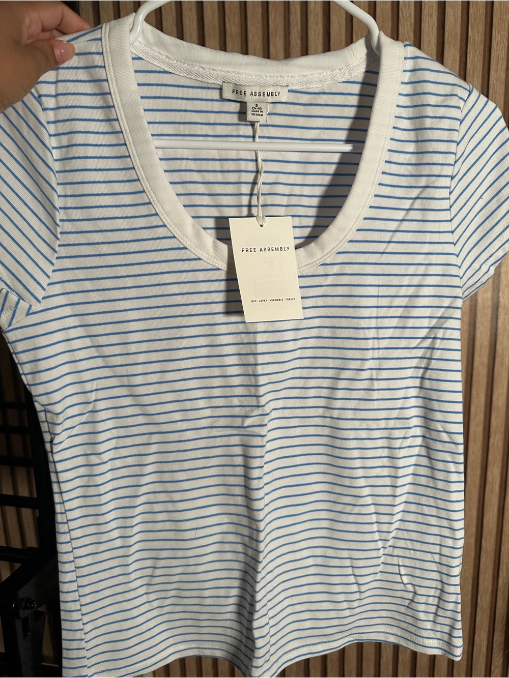 Free Assembly Women's White & Light Blue Striped Scoop Neck Tee